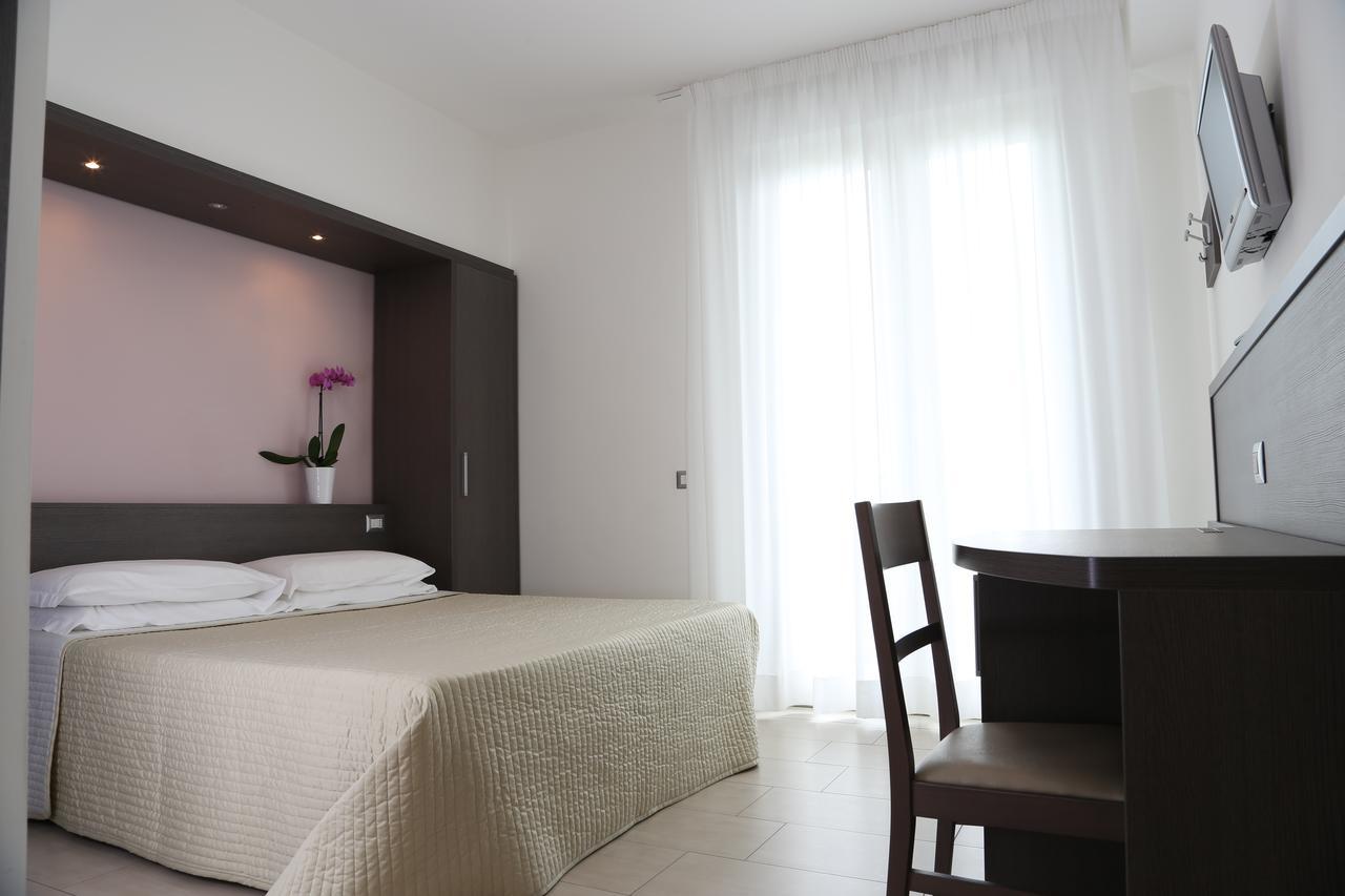 Hotel Beatrice Сіроло Екстер'єр фото